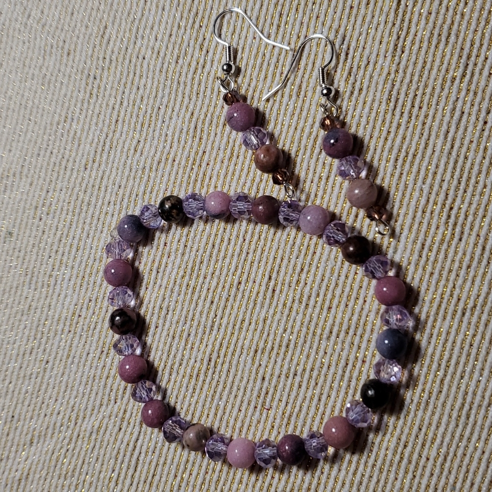 Handmade stretch bracelet and earrings. 7 1/2 in bracelet.